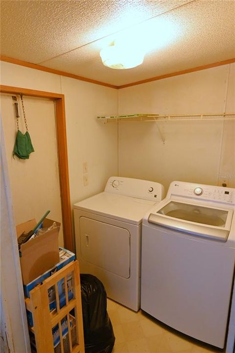 For Sale: $185,000 (3 beds, 2 baths, 1380 Square Feet)