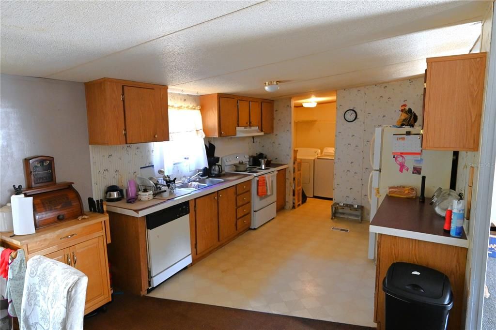 For Sale: $185,000 (3 beds, 2 baths, 1380 Square Feet)