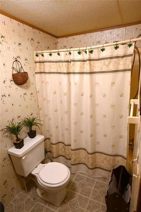 For Sale: $185,000 (3 beds, 2 baths, 1380 Square Feet)