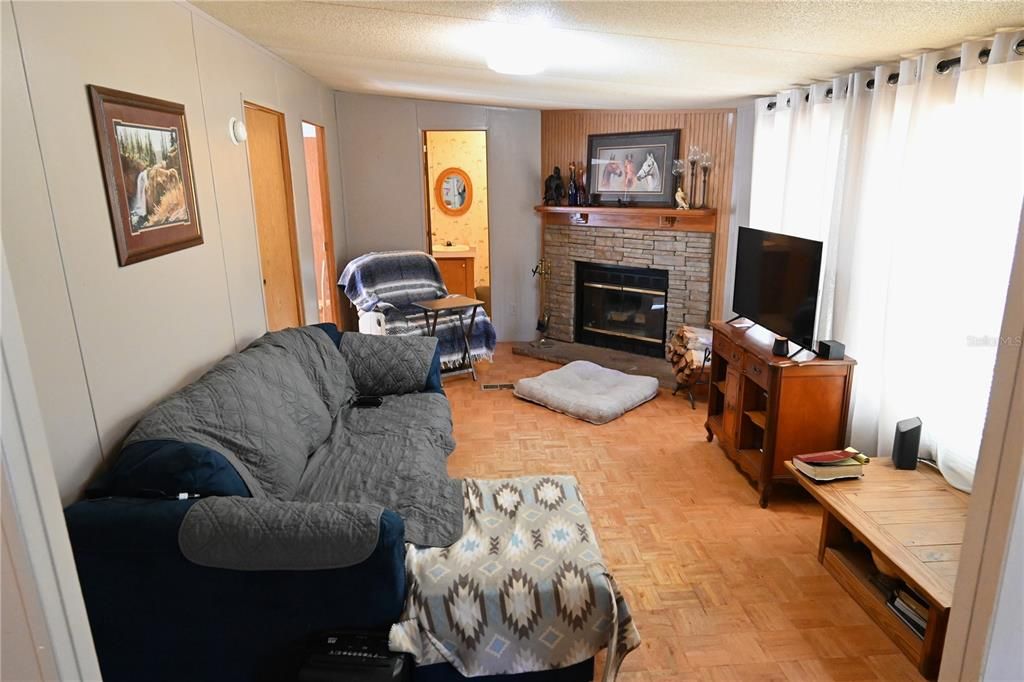 For Sale: $185,000 (3 beds, 2 baths, 1380 Square Feet)