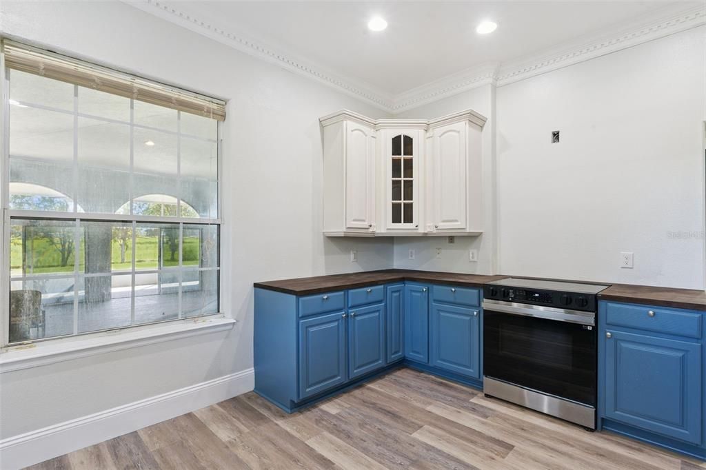 For Sale: $1,100,000 (3 beds, 4 baths, 4088 Square Feet)