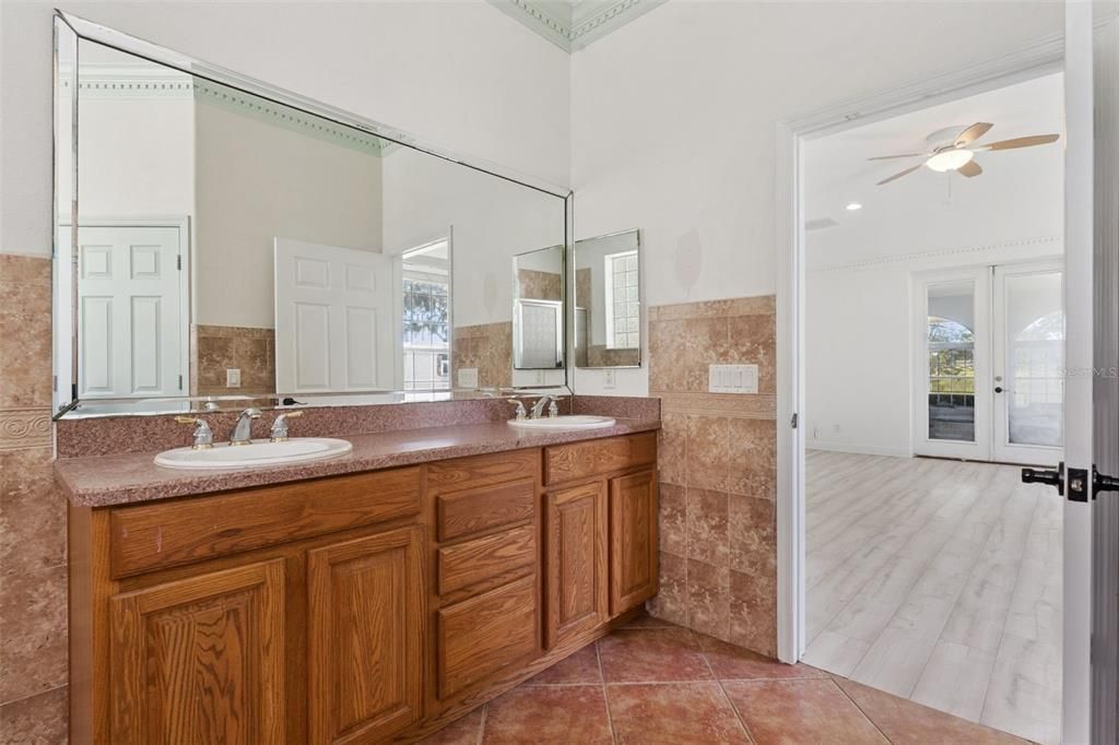 For Sale: $1,100,000 (3 beds, 4 baths, 4088 Square Feet)