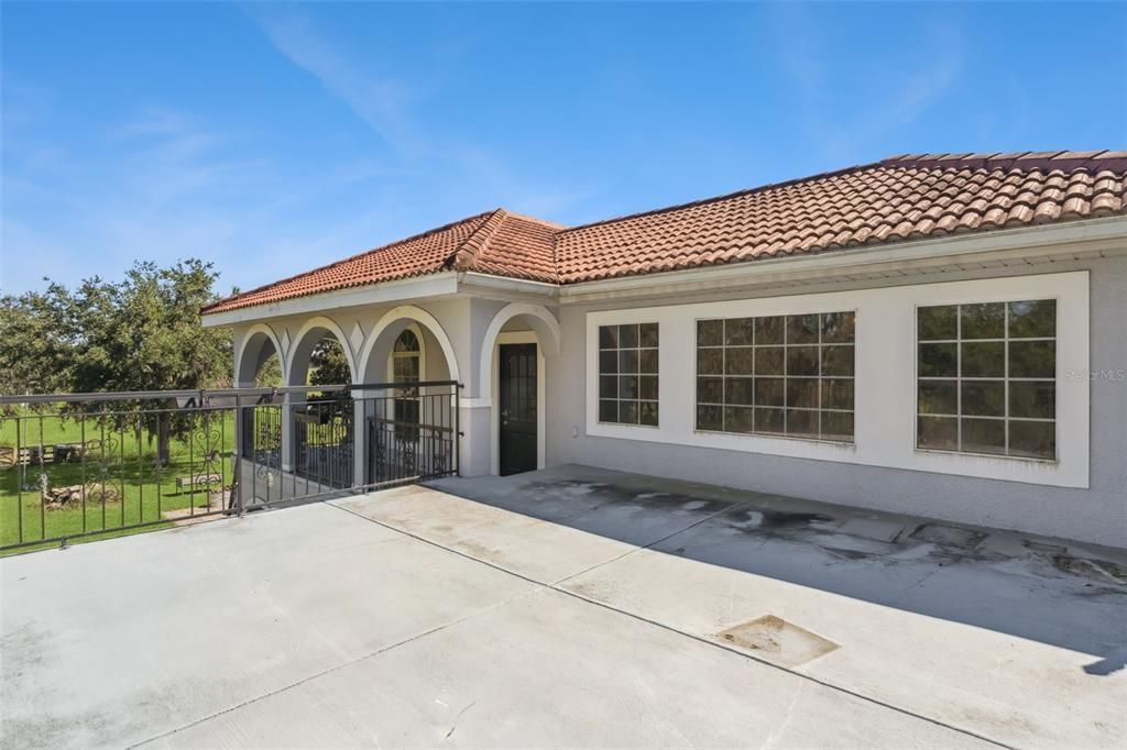 For Sale: $1,100,000 (3 beds, 4 baths, 4088 Square Feet)