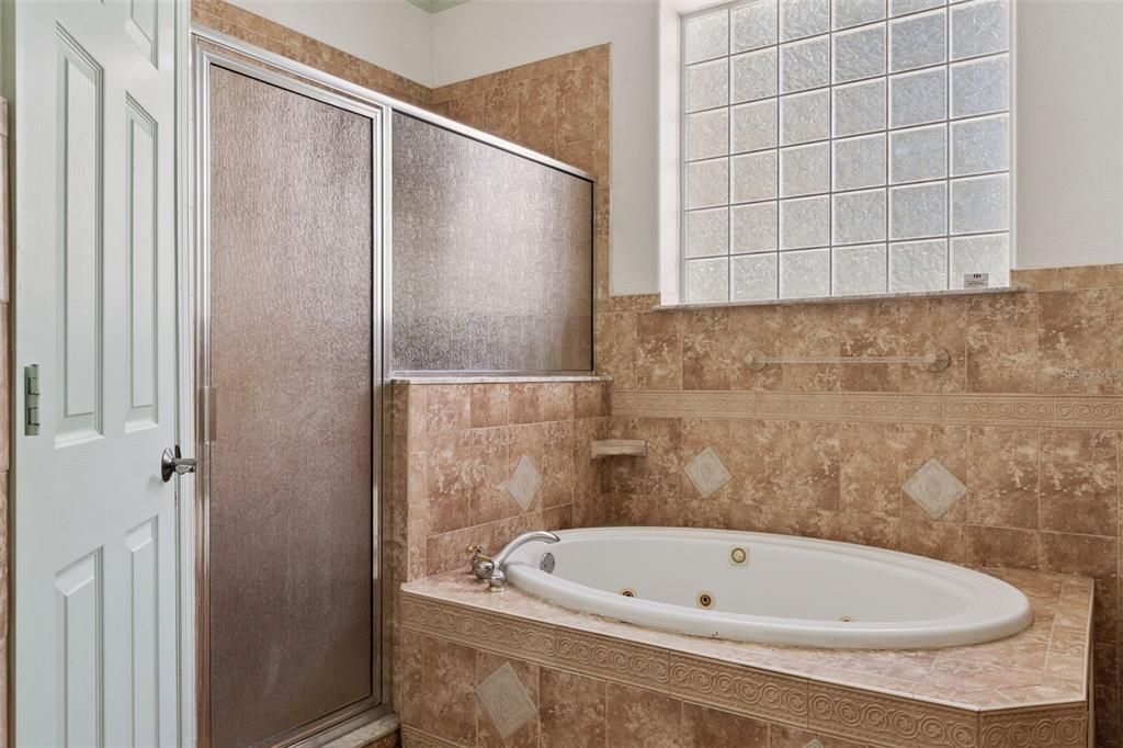 For Sale: $1,100,000 (3 beds, 4 baths, 4088 Square Feet)