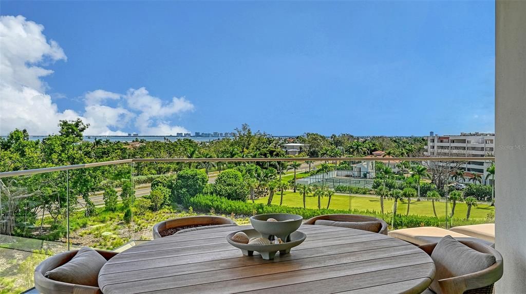 For Sale: $2,400,000 (2 beds, 2 baths, 2154 Square Feet)