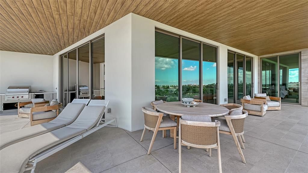 For Sale: $2,400,000 (2 beds, 2 baths, 2154 Square Feet)