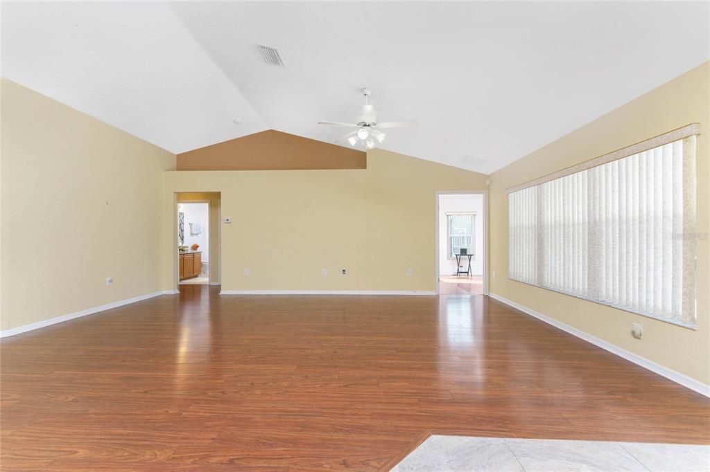 For Sale: $400,000 (4 beds, 2 baths, 2192 Square Feet)