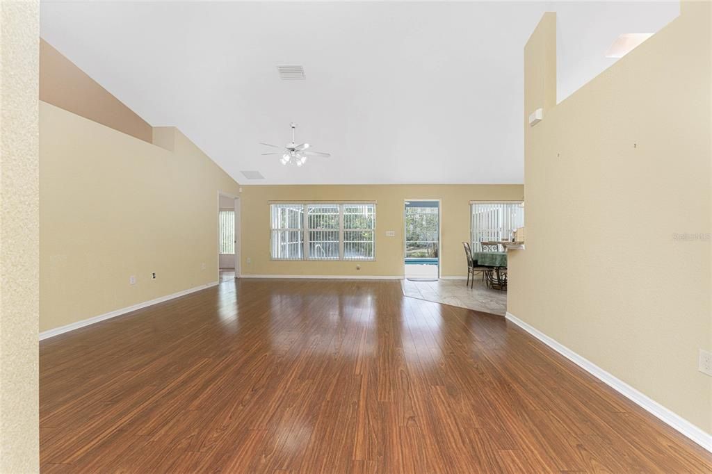 For Sale: $400,000 (4 beds, 2 baths, 2192 Square Feet)