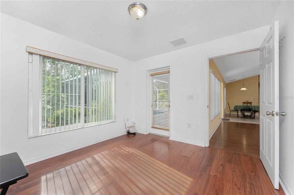 For Sale: $400,000 (4 beds, 2 baths, 2192 Square Feet)