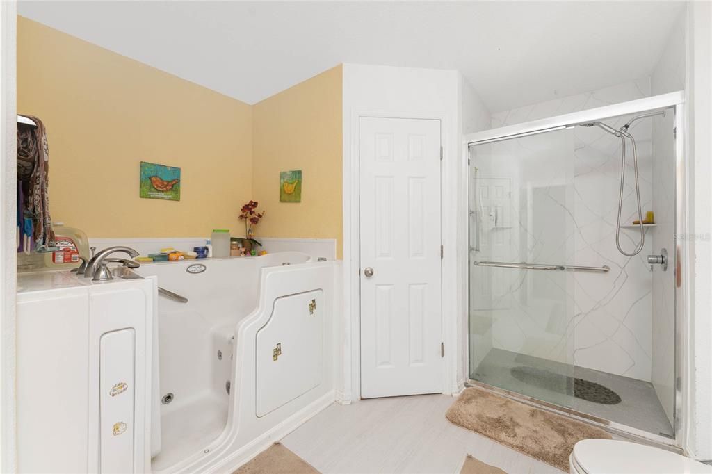 For Sale: $400,000 (4 beds, 2 baths, 2192 Square Feet)