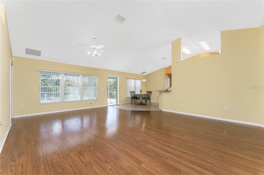 For Sale: $400,000 (4 beds, 2 baths, 2192 Square Feet)