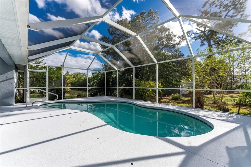 For Sale: $400,000 (4 beds, 2 baths, 2192 Square Feet)