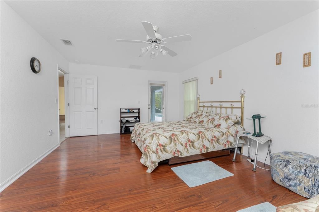 For Sale: $400,000 (4 beds, 2 baths, 2192 Square Feet)