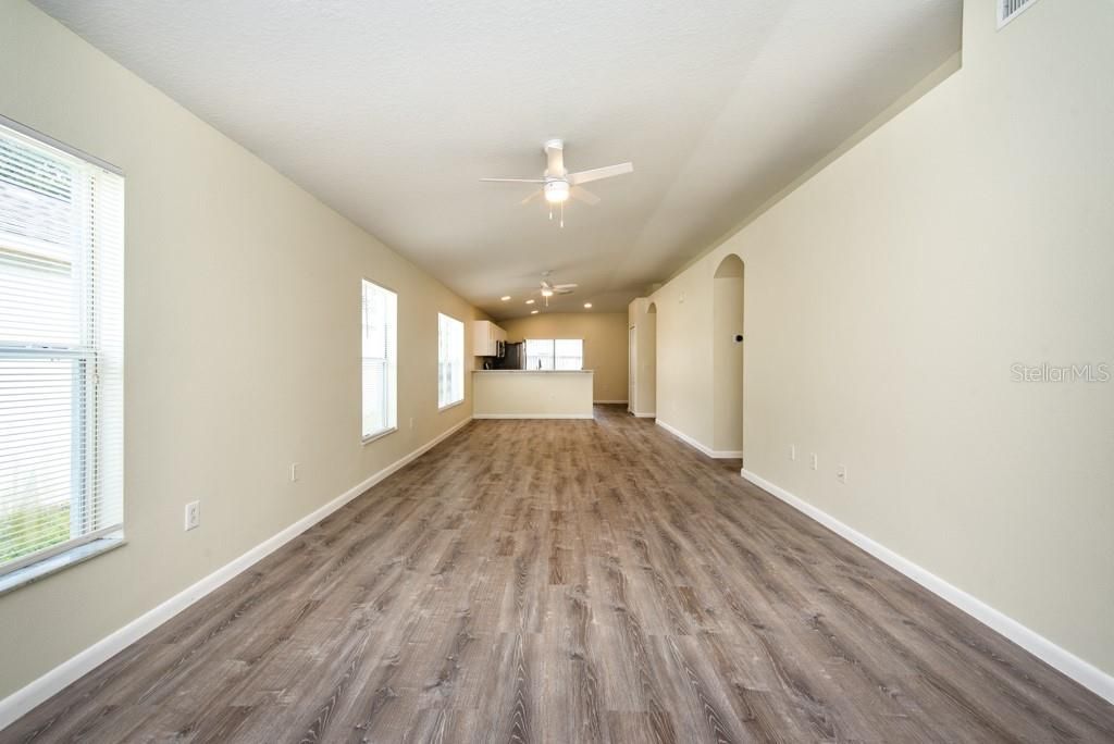 Под контрактом: $275,000 (3 спален, 2 ванн, 1360 Квадратных фут)