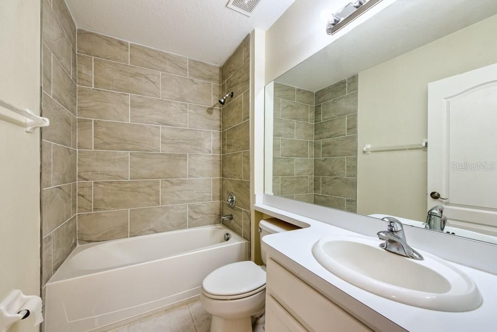 Под контрактом: $275,000 (3 спален, 2 ванн, 1360 Квадратных фут)