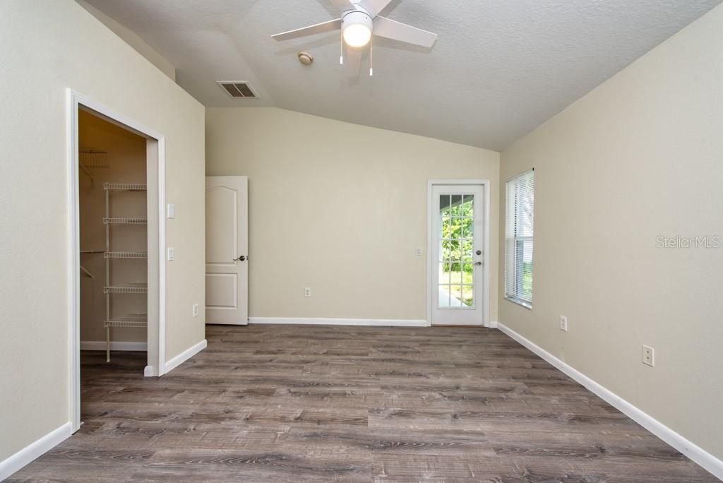 Под контрактом: $275,000 (3 спален, 2 ванн, 1360 Квадратных фут)