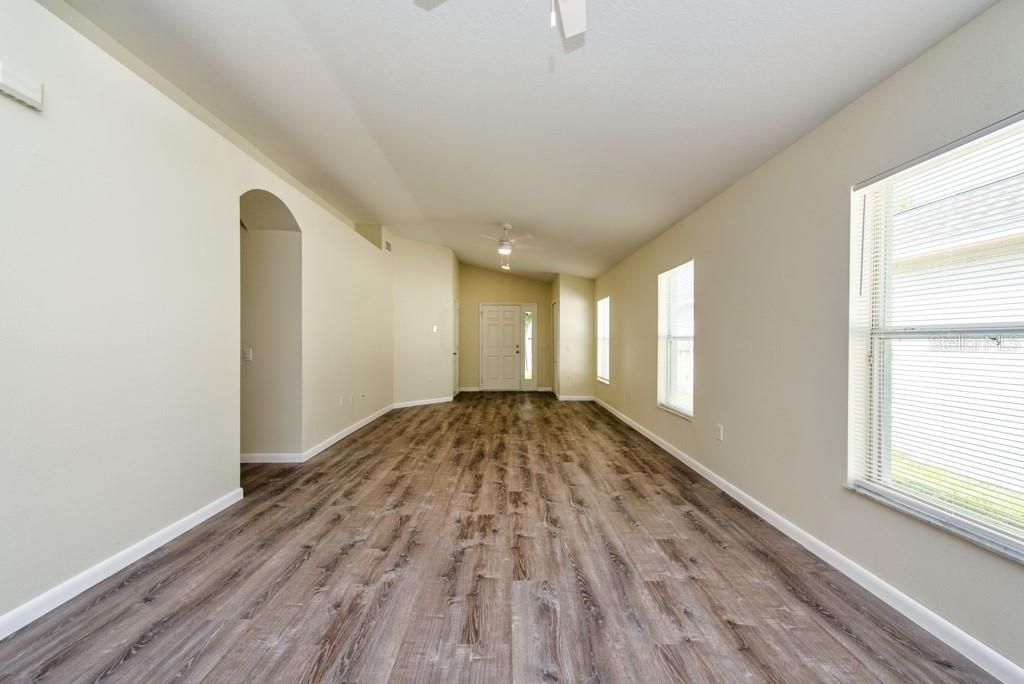 Под контрактом: $275,000 (3 спален, 2 ванн, 1360 Квадратных фут)