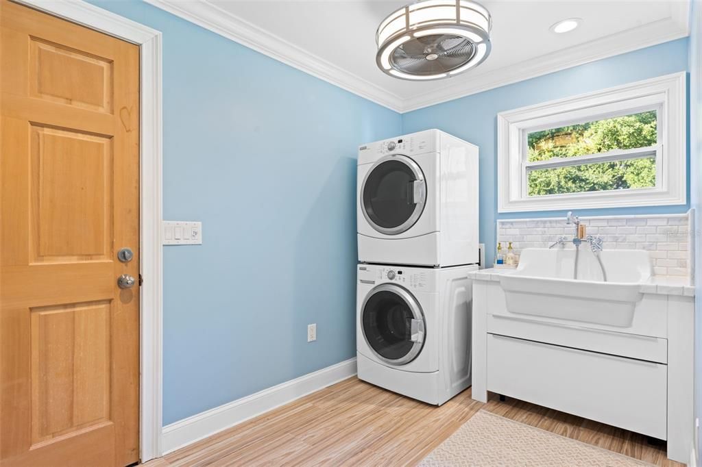 В аренду: $4,900 (2 спален, 2 ванн, 1915 Квадратных фут)