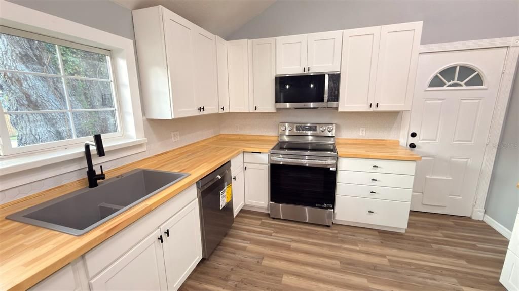 En Venta: $260,000 (3 camas, 2 baños, 1200 Pies cuadrados)