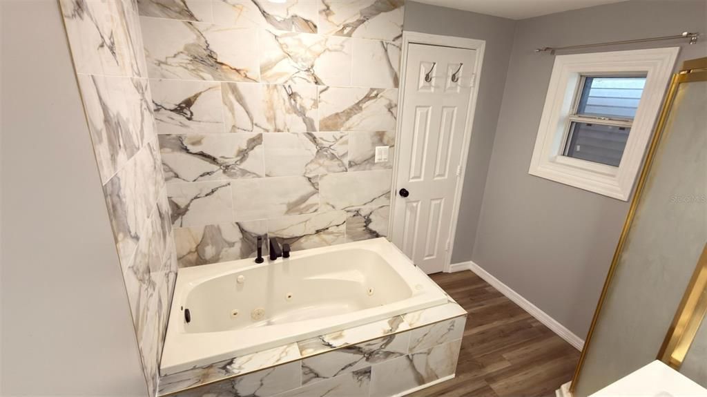 En Venta: $260,000 (3 camas, 2 baños, 1200 Pies cuadrados)