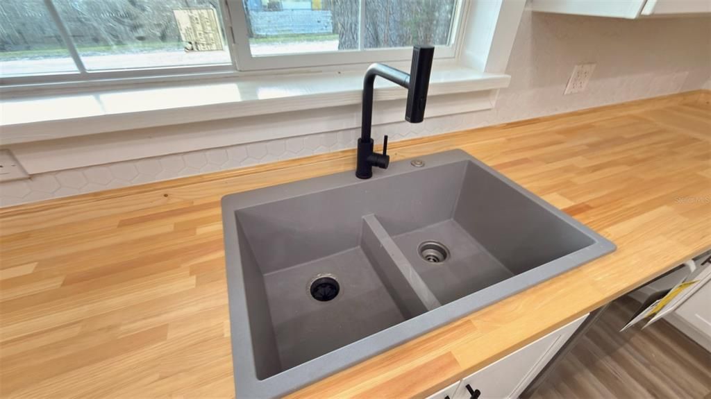 En Venta: $260,000 (3 camas, 2 baños, 1200 Pies cuadrados)