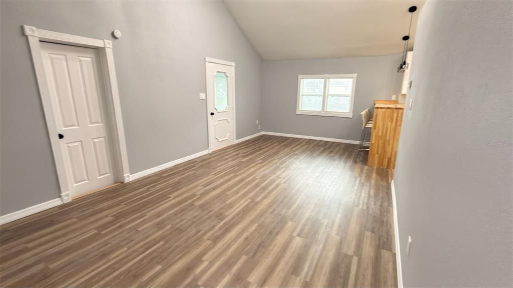 En Venta: $260,000 (3 camas, 2 baños, 1200 Pies cuadrados)