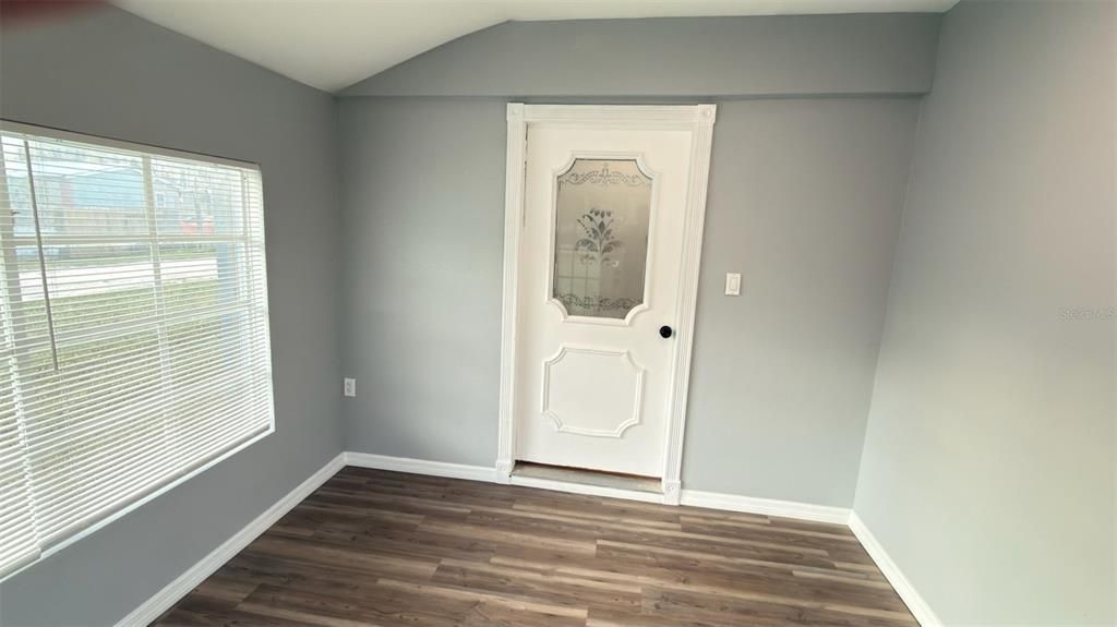 En Venta: $260,000 (3 camas, 2 baños, 1200 Pies cuadrados)