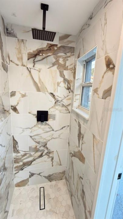 En Venta: $260,000 (3 camas, 2 baños, 1200 Pies cuadrados)