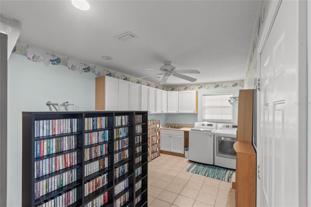 На продажу: $350,000 (2 спален, 2 ванн, 1633 Квадратных фут)