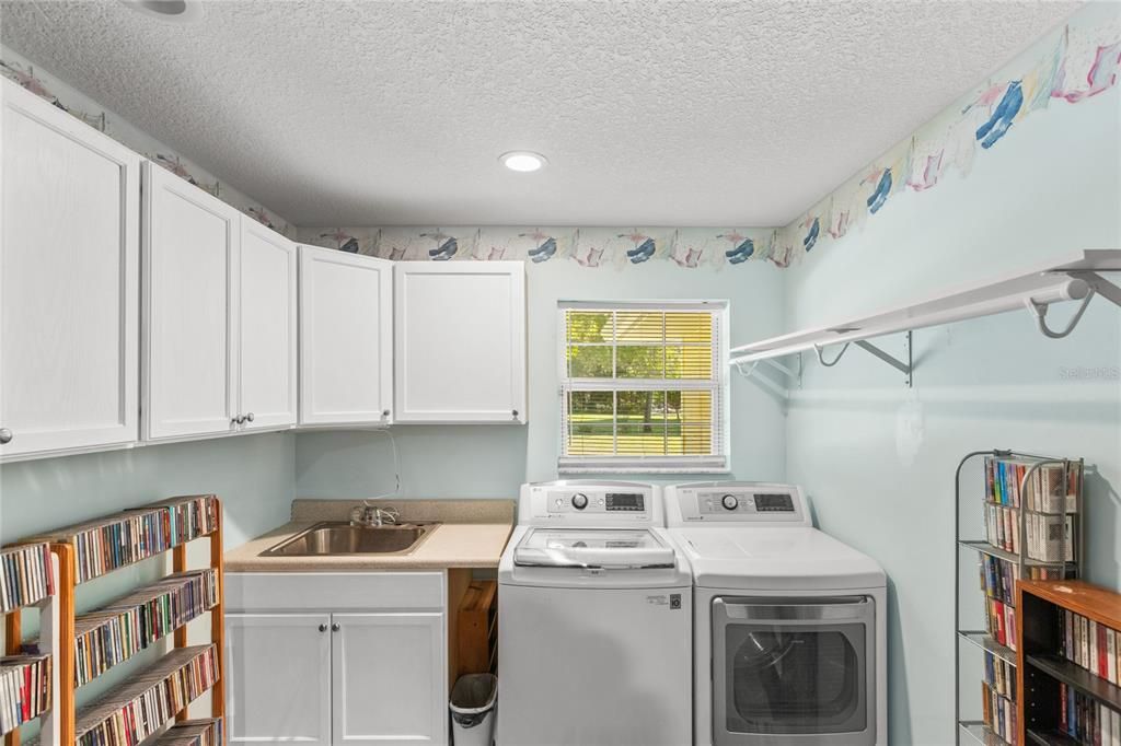 На продажу: $350,000 (2 спален, 2 ванн, 1633 Квадратных фут)