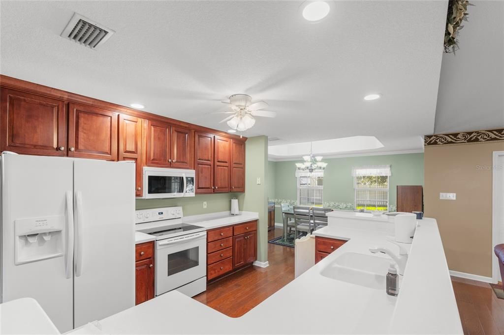 На продажу: $350,000 (2 спален, 2 ванн, 1633 Квадратных фут)