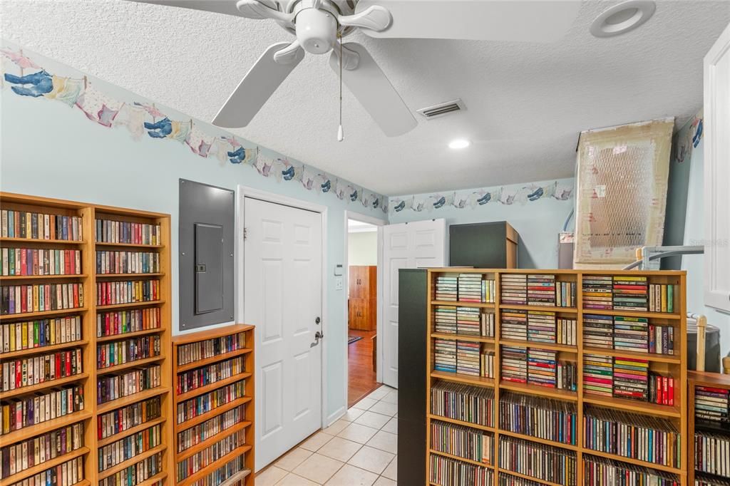 На продажу: $350,000 (2 спален, 2 ванн, 1633 Квадратных фут)