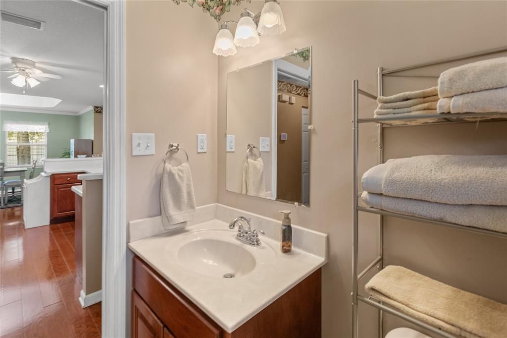 На продажу: $350,000 (2 спален, 2 ванн, 1633 Квадратных фут)