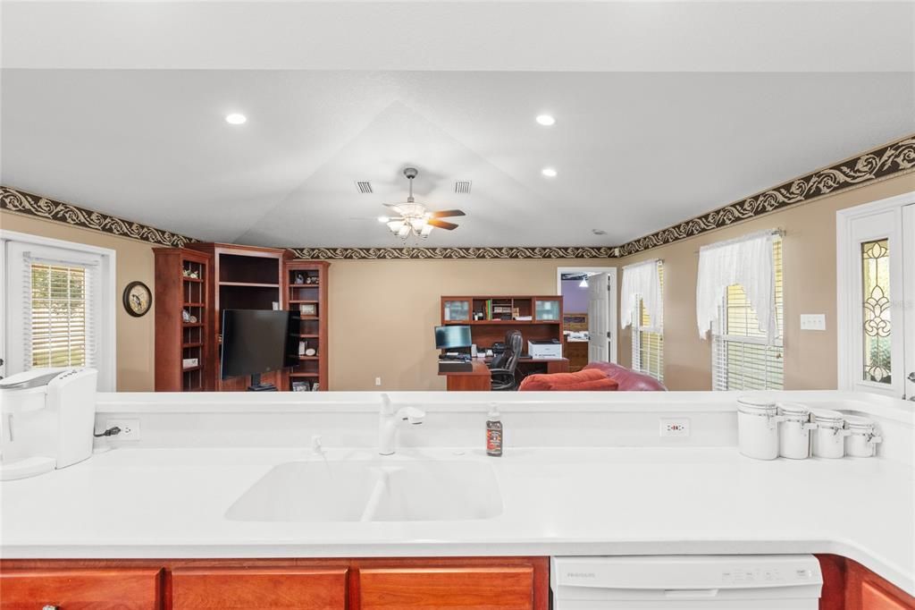 На продажу: $350,000 (2 спален, 2 ванн, 1633 Квадратных фут)