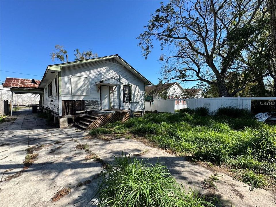 Active With Contract: $135,000 (3 beds, 1 baths, 1350 Square Feet)