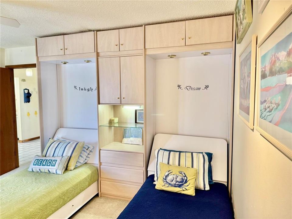 For Sale: $925,000 (2 beds, 2 baths, 1064 Square Feet)