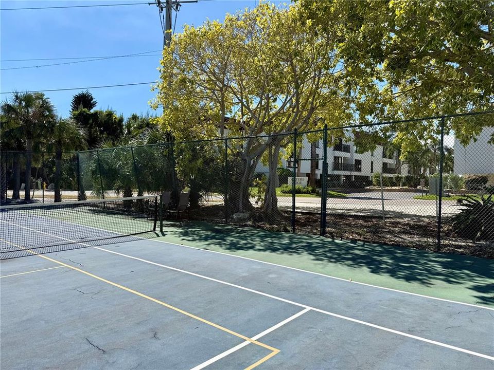 For Sale: $925,000 (2 beds, 2 baths, 1064 Square Feet)