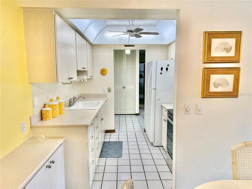 For Sale: $925,000 (2 beds, 2 baths, 1064 Square Feet)