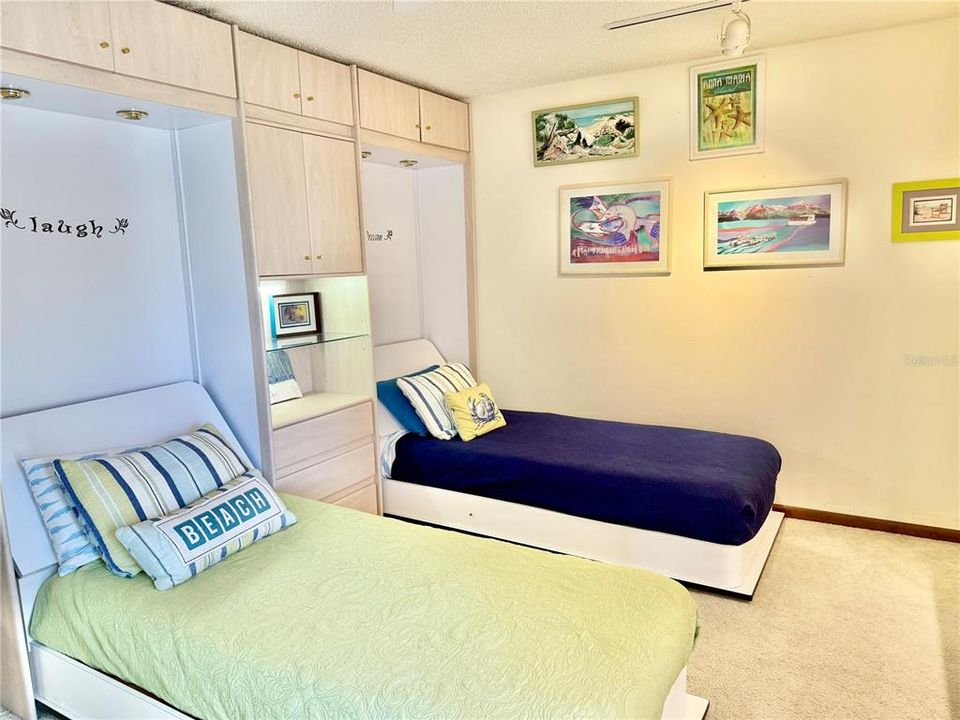 For Sale: $925,000 (2 beds, 2 baths, 1064 Square Feet)