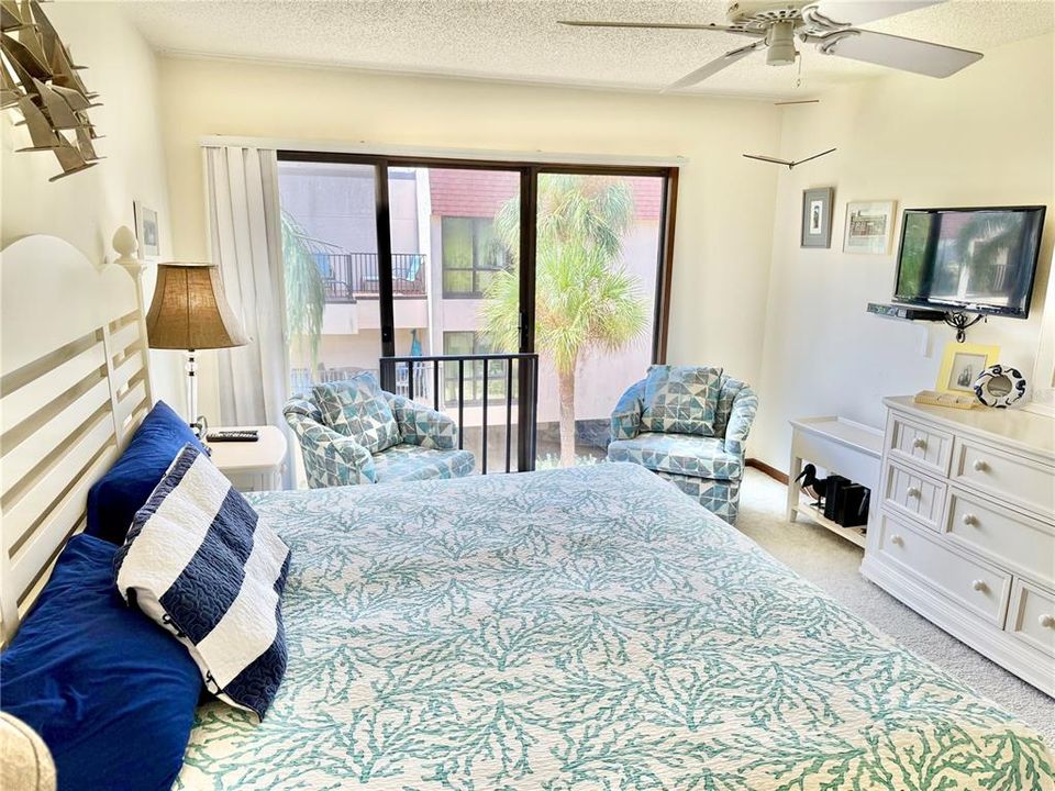 For Sale: $925,000 (2 beds, 2 baths, 1064 Square Feet)