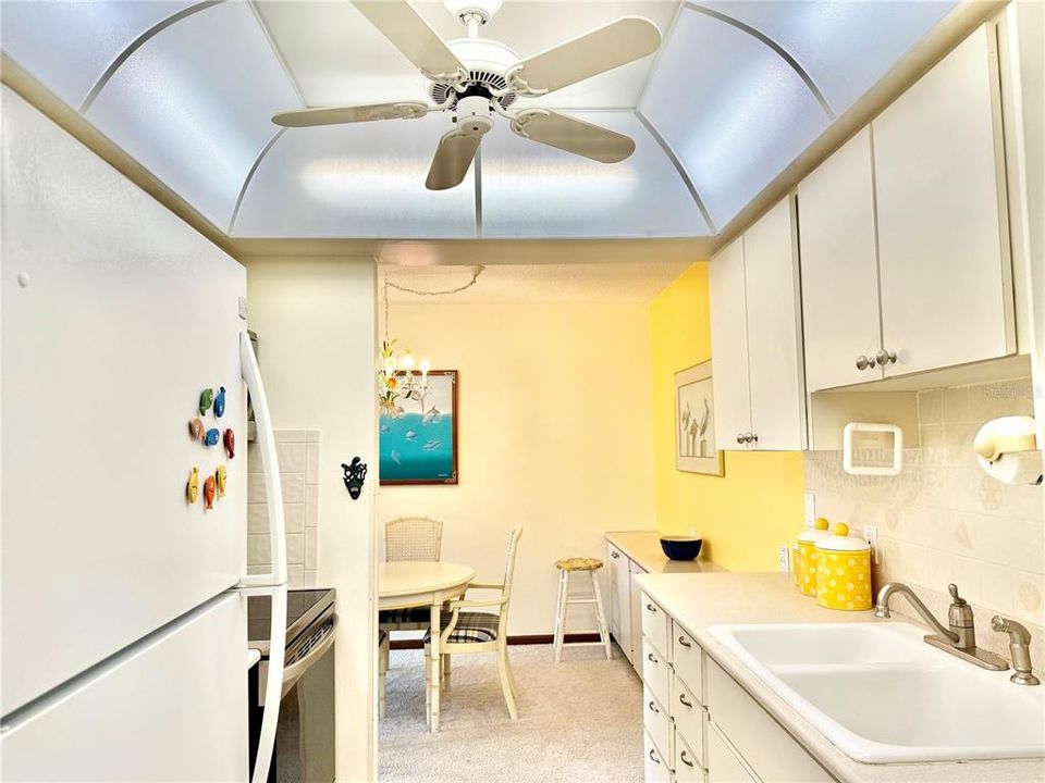 For Sale: $925,000 (2 beds, 2 baths, 1064 Square Feet)