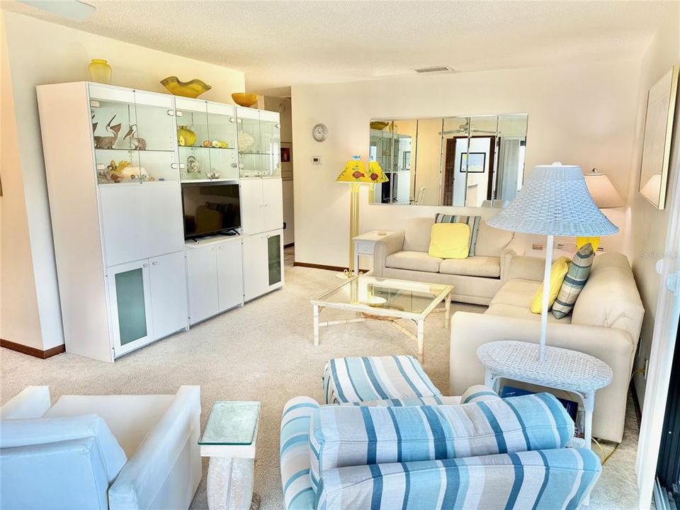 For Sale: $925,000 (2 beds, 2 baths, 1064 Square Feet)