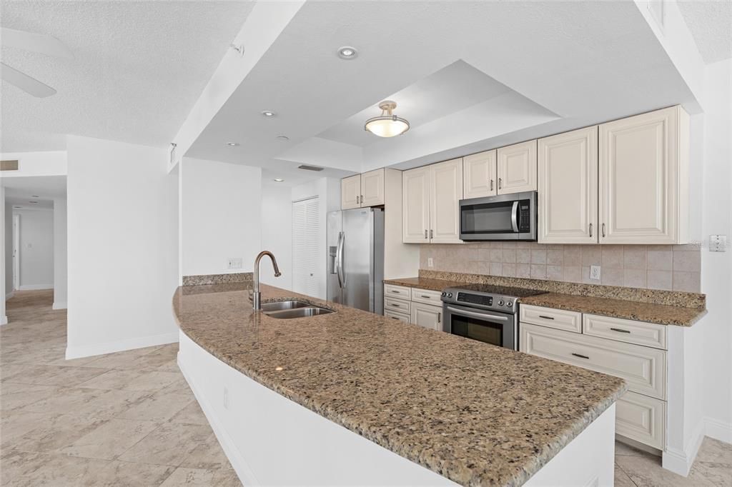 For Sale: $1,524,900 (3 beds, 2 baths, 1942 Square Feet)