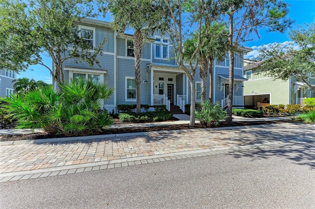 Activo con contrato: $995,300 (3 camas, 2 baños, 2072 Pies cuadrados)