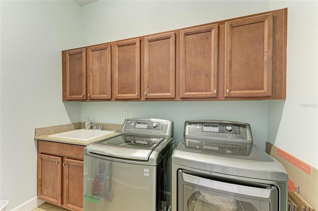 Activo con contrato: $995,300 (3 camas, 2 baños, 2072 Pies cuadrados)