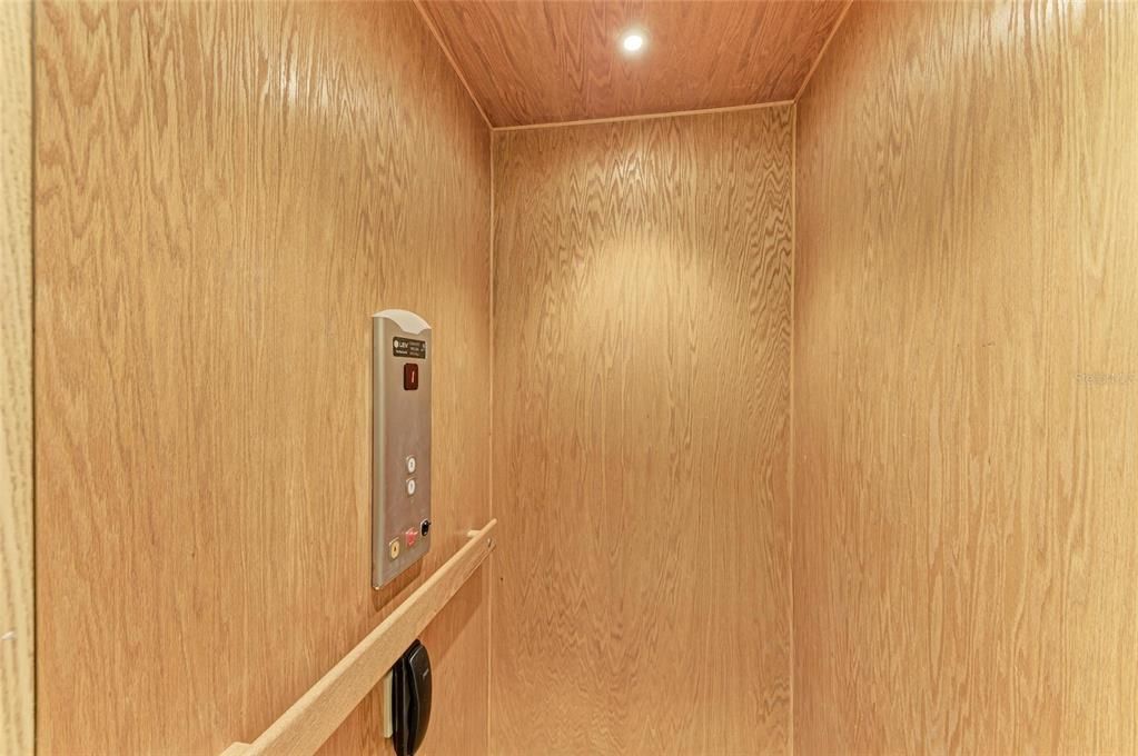 Activo con contrato: $995,300 (3 camas, 2 baños, 2072 Pies cuadrados)