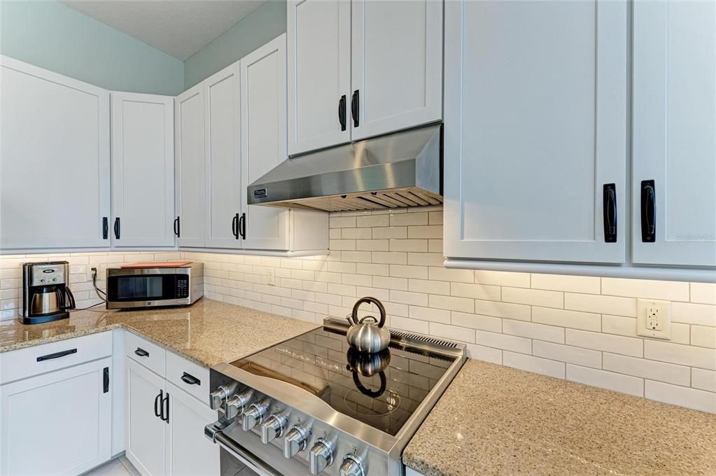 Activo con contrato: $995,300 (3 camas, 2 baños, 2072 Pies cuadrados)