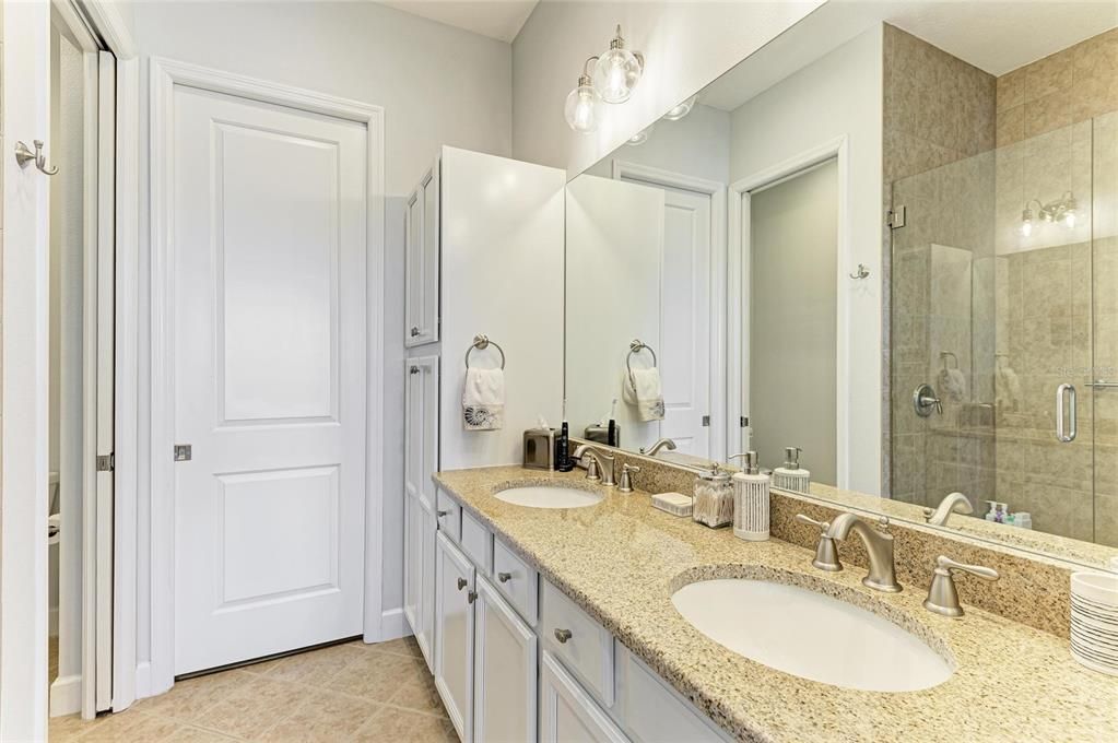 Activo con contrato: $995,300 (3 camas, 2 baños, 2072 Pies cuadrados)