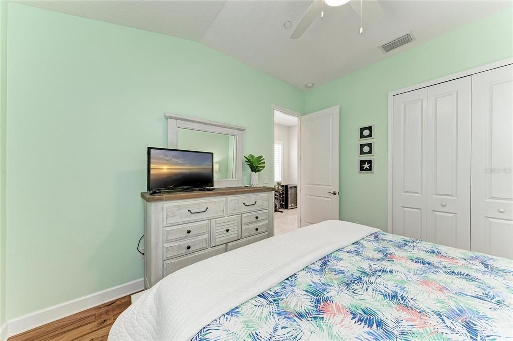 Activo con contrato: $995,300 (3 camas, 2 baños, 2072 Pies cuadrados)