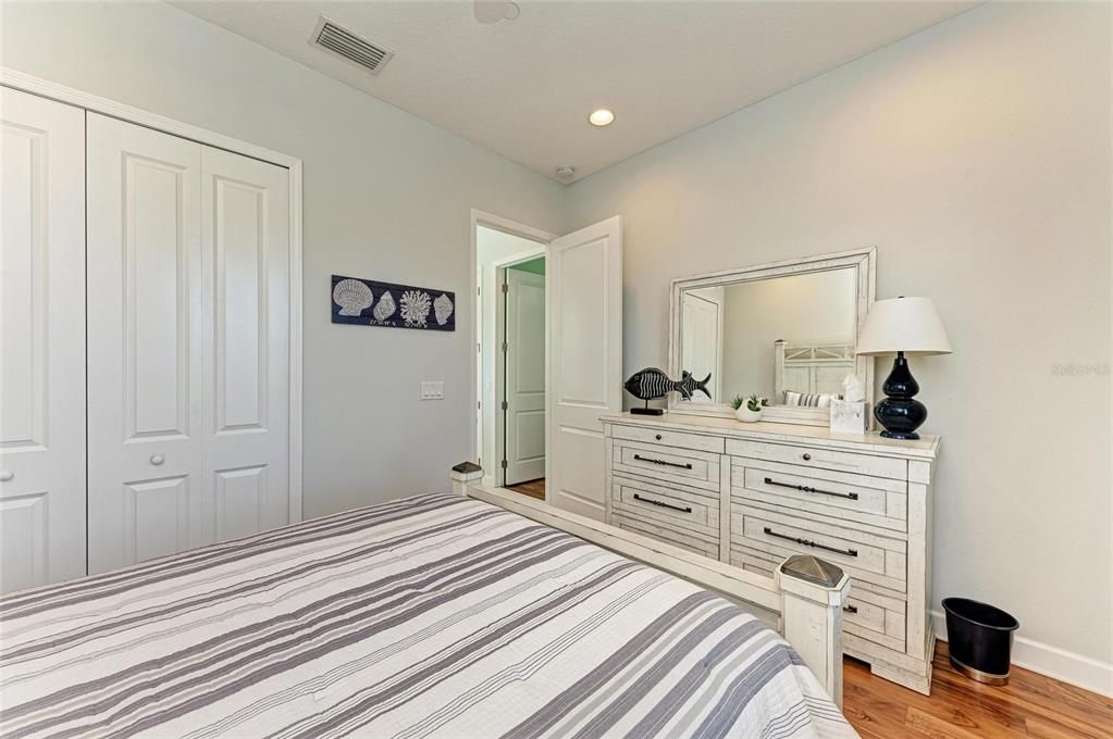 Activo con contrato: $995,300 (3 camas, 2 baños, 2072 Pies cuadrados)